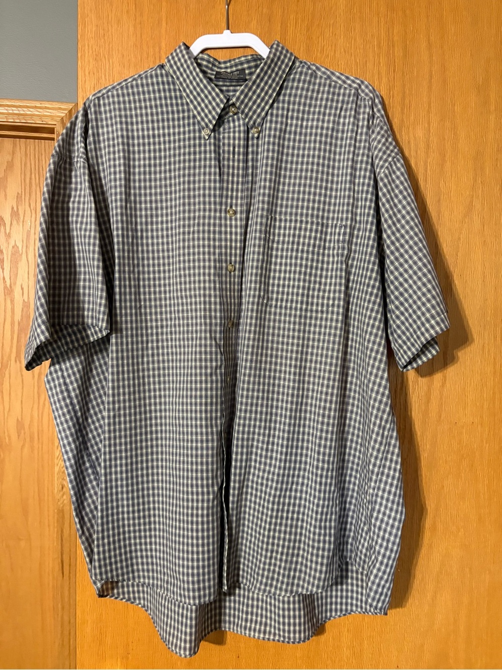 Van Heusen Blue and Gray Short-Sleeve Button-Down Plaid Shirt